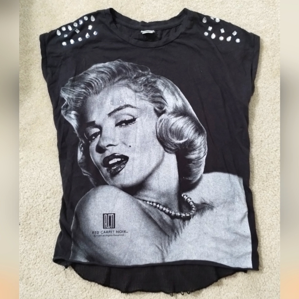 '85 Red Carpet Noir Marilyn Monroe Jeweled Shoulder HiLow Mesh BackMuscle Shirt